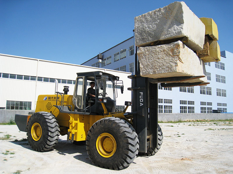 大型越野叉车（四轮驱动叉车）价格 — 易游网页版